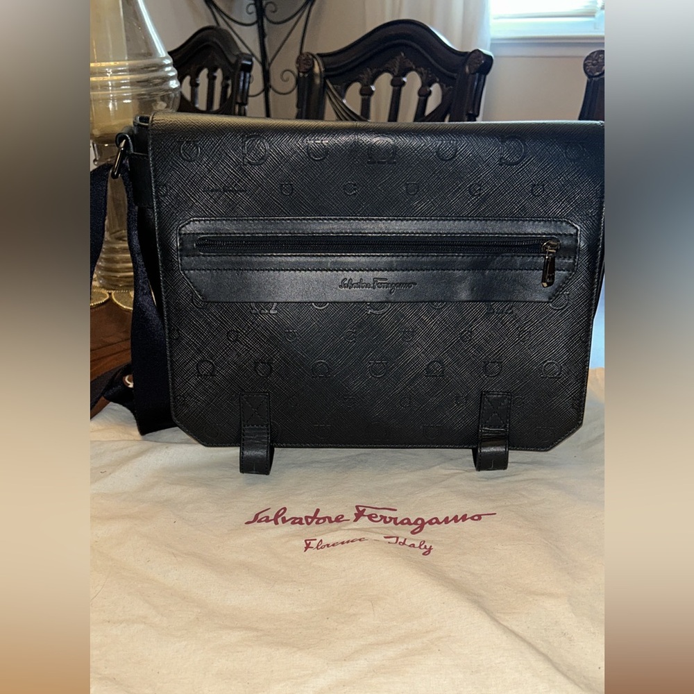 Salvatore Ferragamo Gancini Monogram Messenger Shoulder Bag Leather